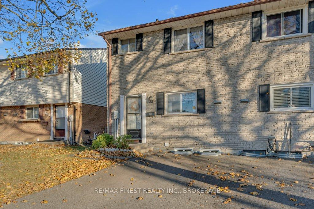 Photo 2 of Unit 6, 863 Oakview Avenue W, Kingston, South of Taylor-Kidd Blvd — HOMEH