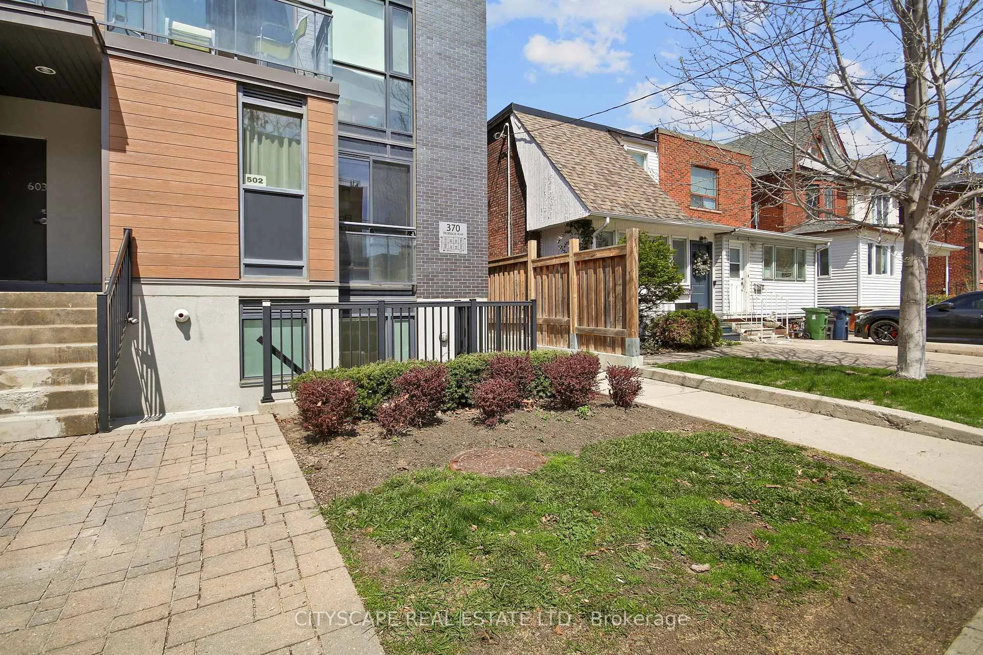 Photo 3 of Unit 501, 370 Wallace Avenue, Toronto, Dovercourt-Wallace Emerson-Junction — HOMEH
