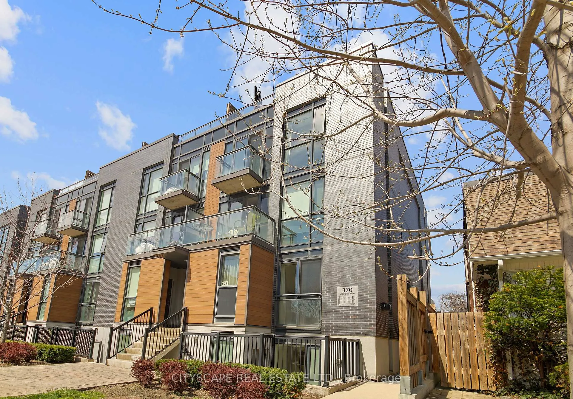Photo 5 of Unit 501, 370 Wallace Avenue, Toronto, Dovercourt-Wallace Emerson-Junction — HOMEH