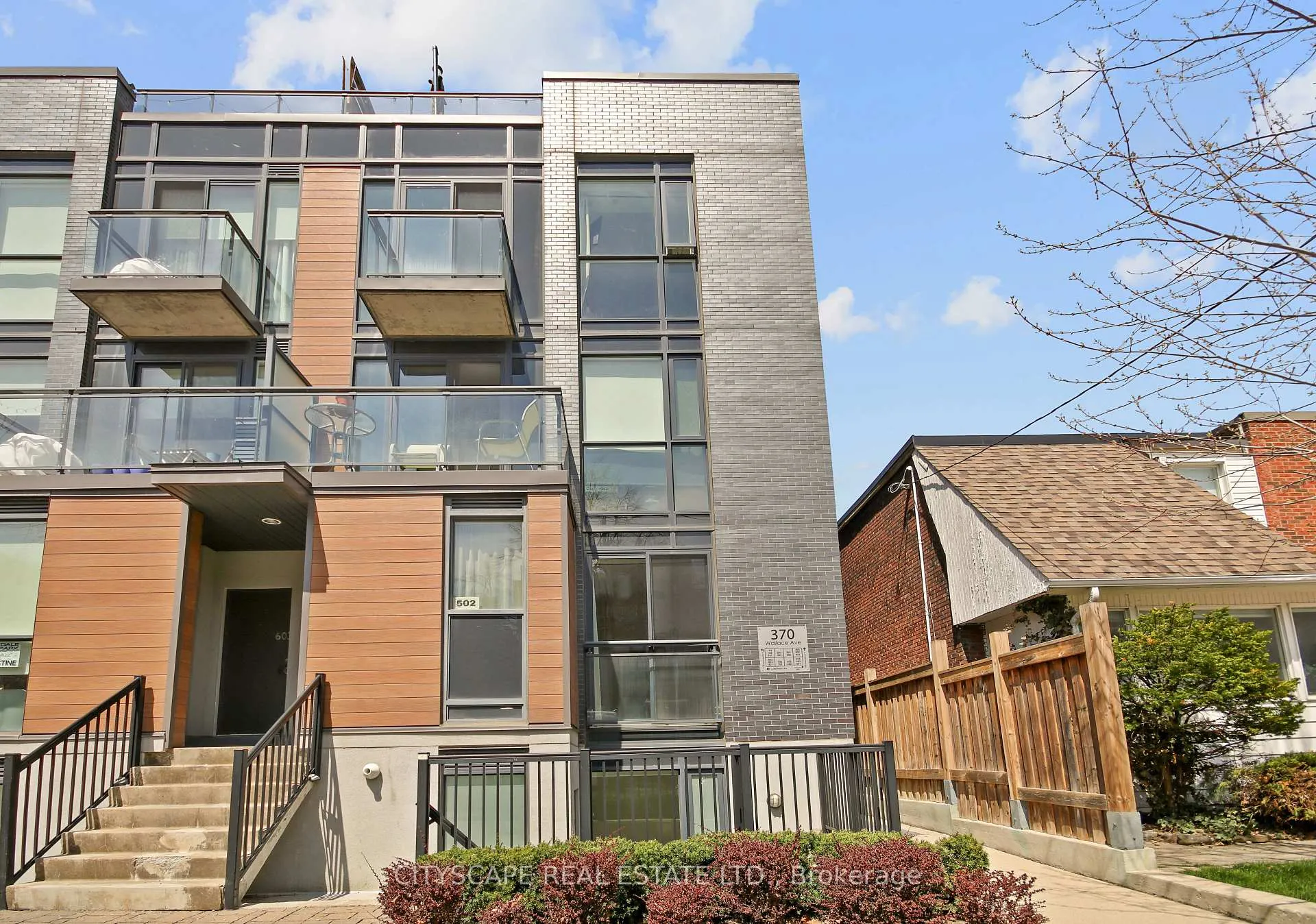 Photo 6 of Unit 501, 370 Wallace Avenue, Toronto, Dovercourt-Wallace Emerson-Junction — HOMEH