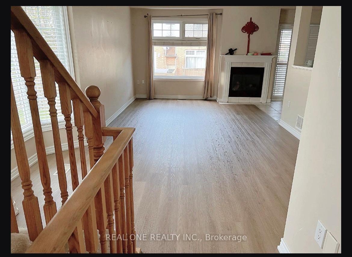 Photo 3 of Unit 35, 232 Stonehenge Drive, Hamilton, Meadowlands — HOMEH