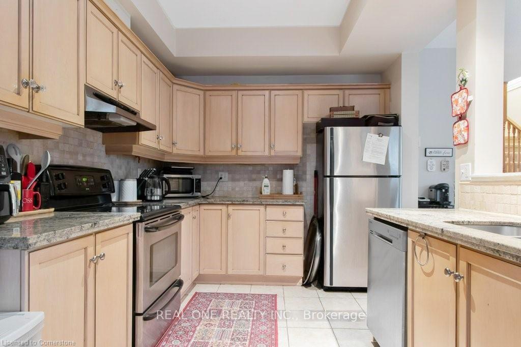 Photo 4 of Unit 35, 232 Stonehenge Drive, Hamilton, Meadowlands — HOMEH