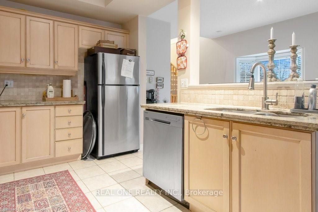 Photo 6 of Unit 35, 232 Stonehenge Drive, Hamilton, Meadowlands — HOMEH