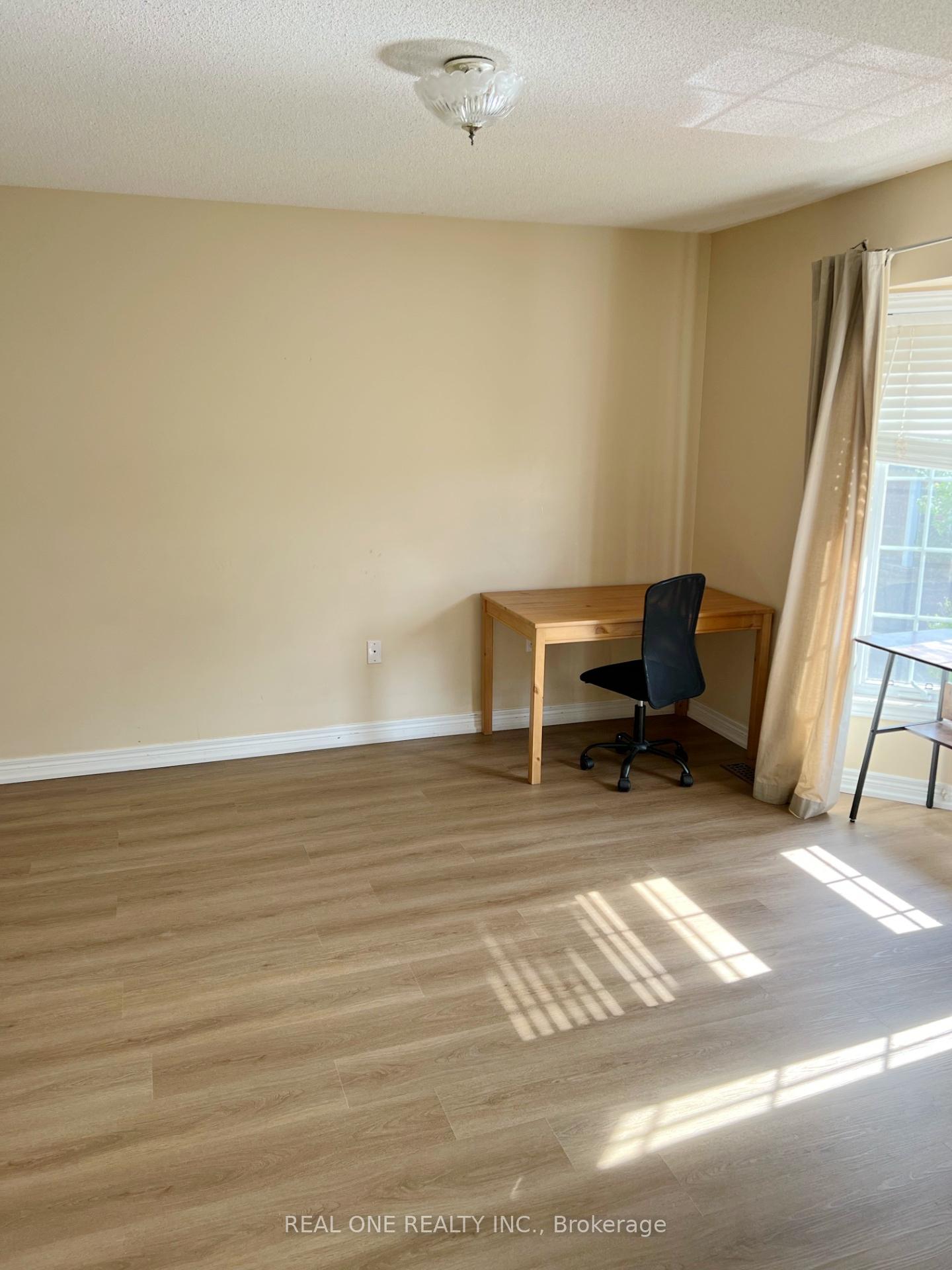 Photo 10 of Unit 35, 232 Stonehenge Drive, Hamilton, Meadowlands — HOMEH