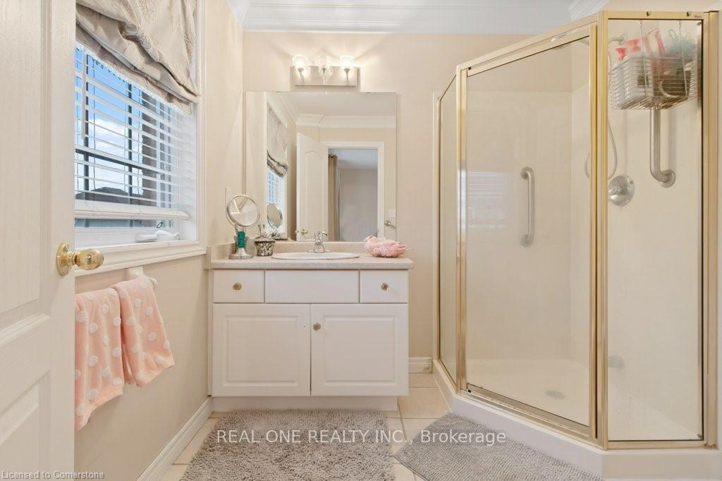 Photo 11 of Unit 35, 232 Stonehenge Drive, Hamilton, Meadowlands — HOMEH