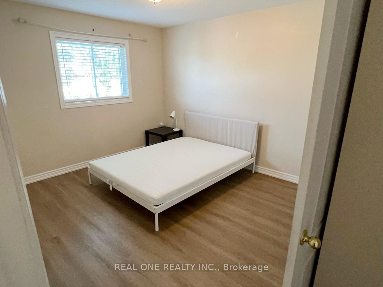 Photo 12 of Unit 35, 232 Stonehenge Drive, Hamilton, Meadowlands — HOMEH