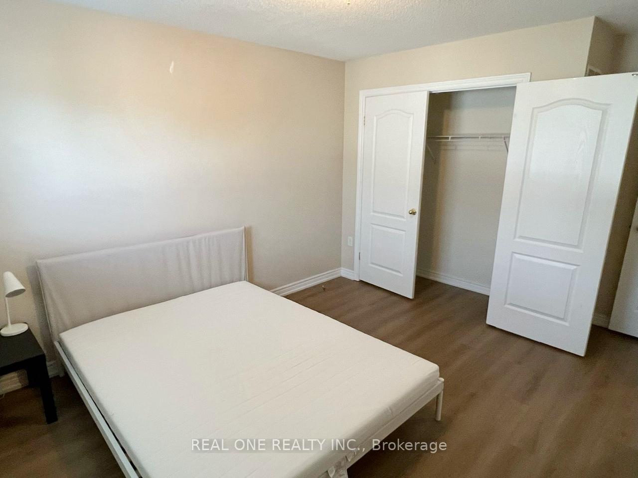 Photo 13 of Unit 35, 232 Stonehenge Drive, Hamilton, Meadowlands — HOMEH
