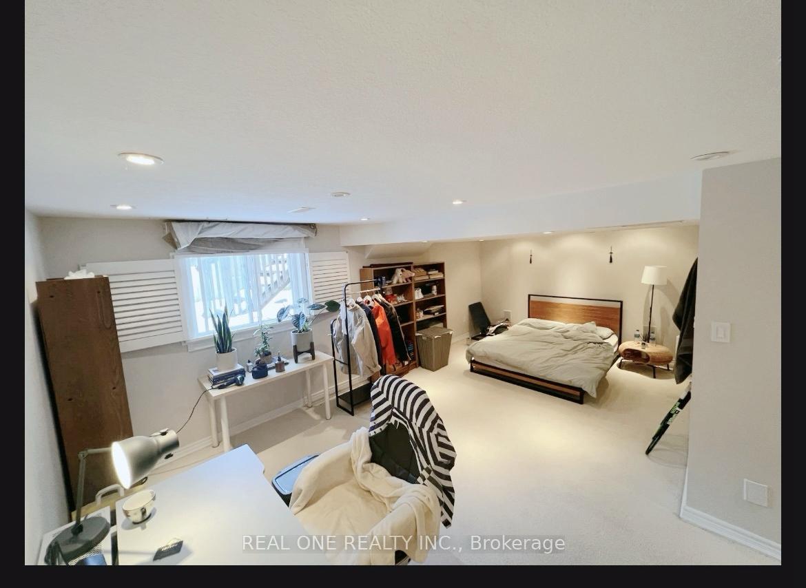 Photo 15 of Unit 35, 232 Stonehenge Drive, Hamilton, Meadowlands — HOMEH