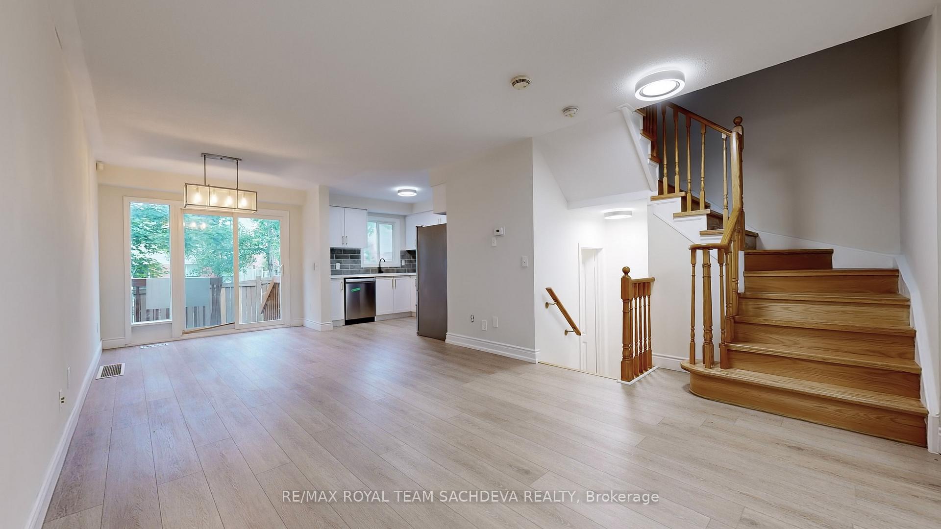Photo 3 of 84 Greengrove Way, Whitby, Rolling Acres — HOMEH