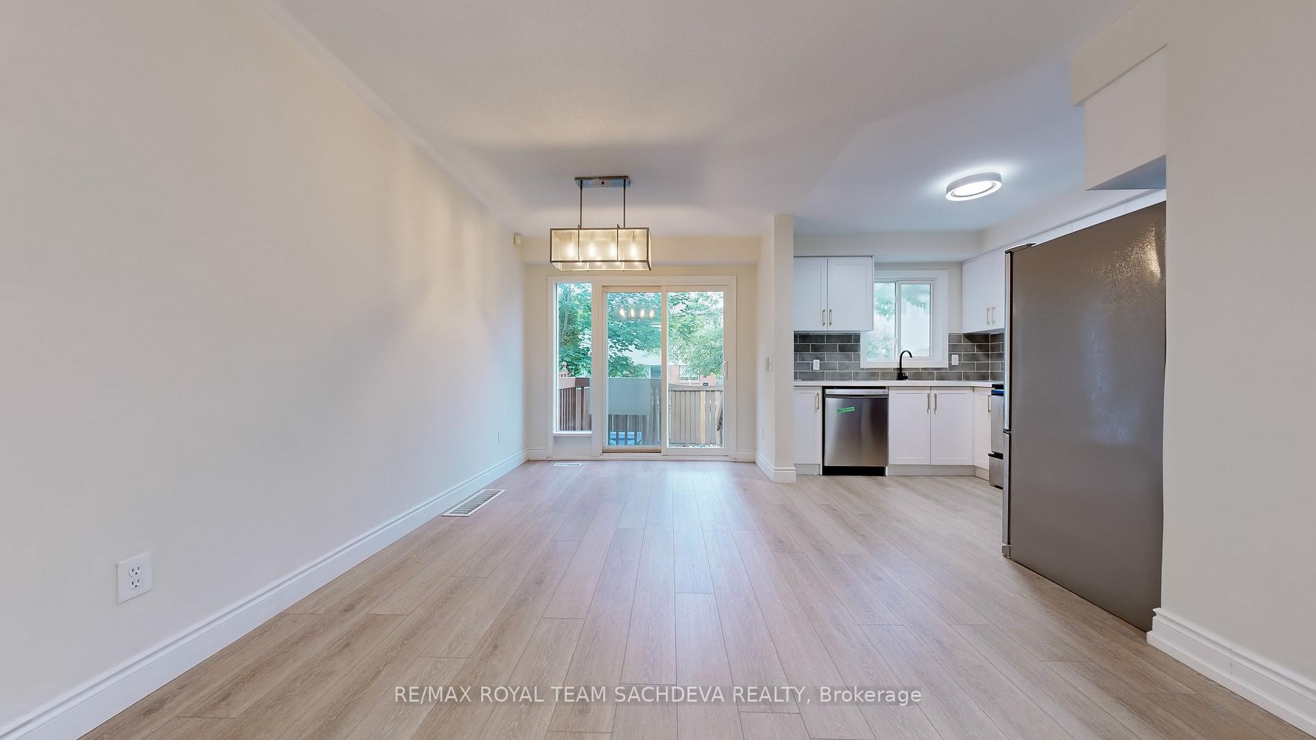 Photo 4 of 84 Greengrove Way, Whitby, Rolling Acres — HOMEH