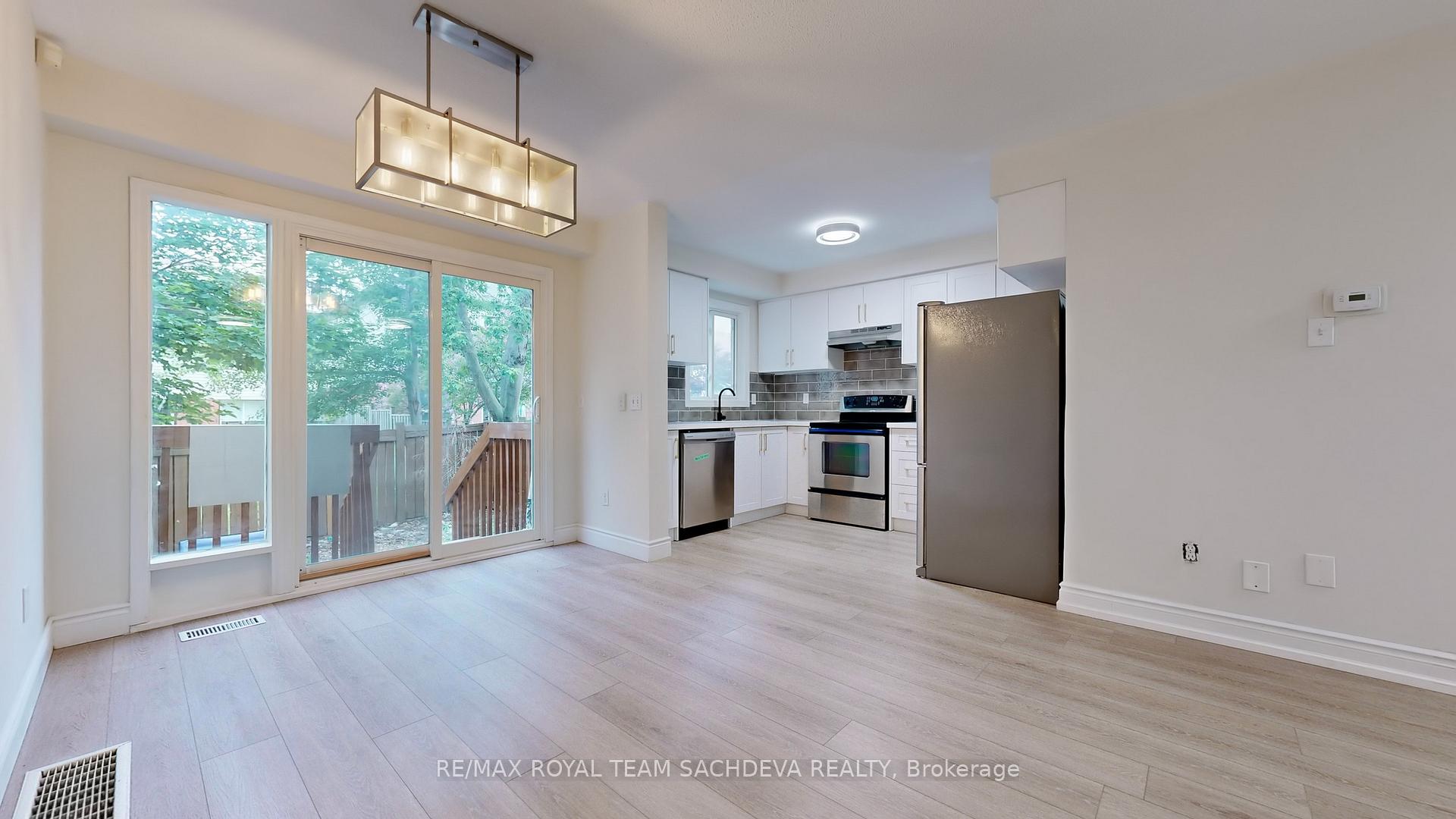 Photo 8 of 84 Greengrove Way, Whitby, Rolling Acres — HOMEH