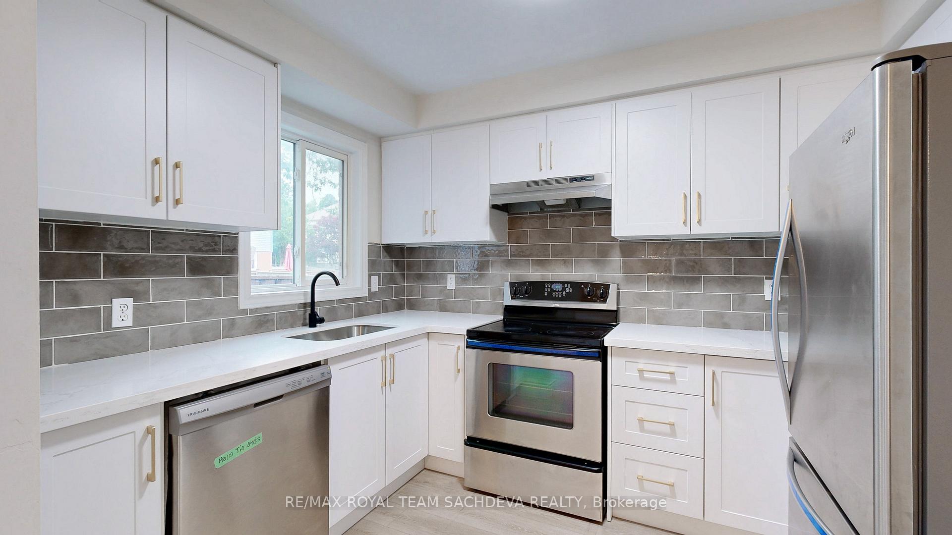 Photo 10 of 84 Greengrove Way, Whitby, Rolling Acres — HOMEH