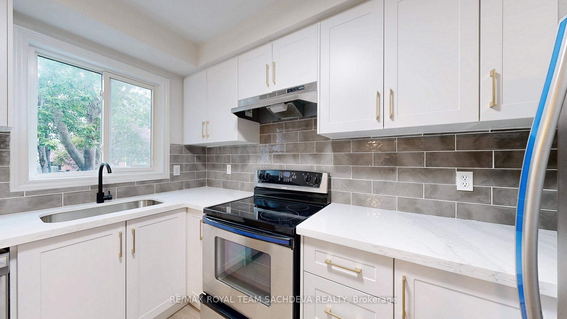 Photo 11 of 84 Greengrove Way, Whitby, Rolling Acres — HOMEH
