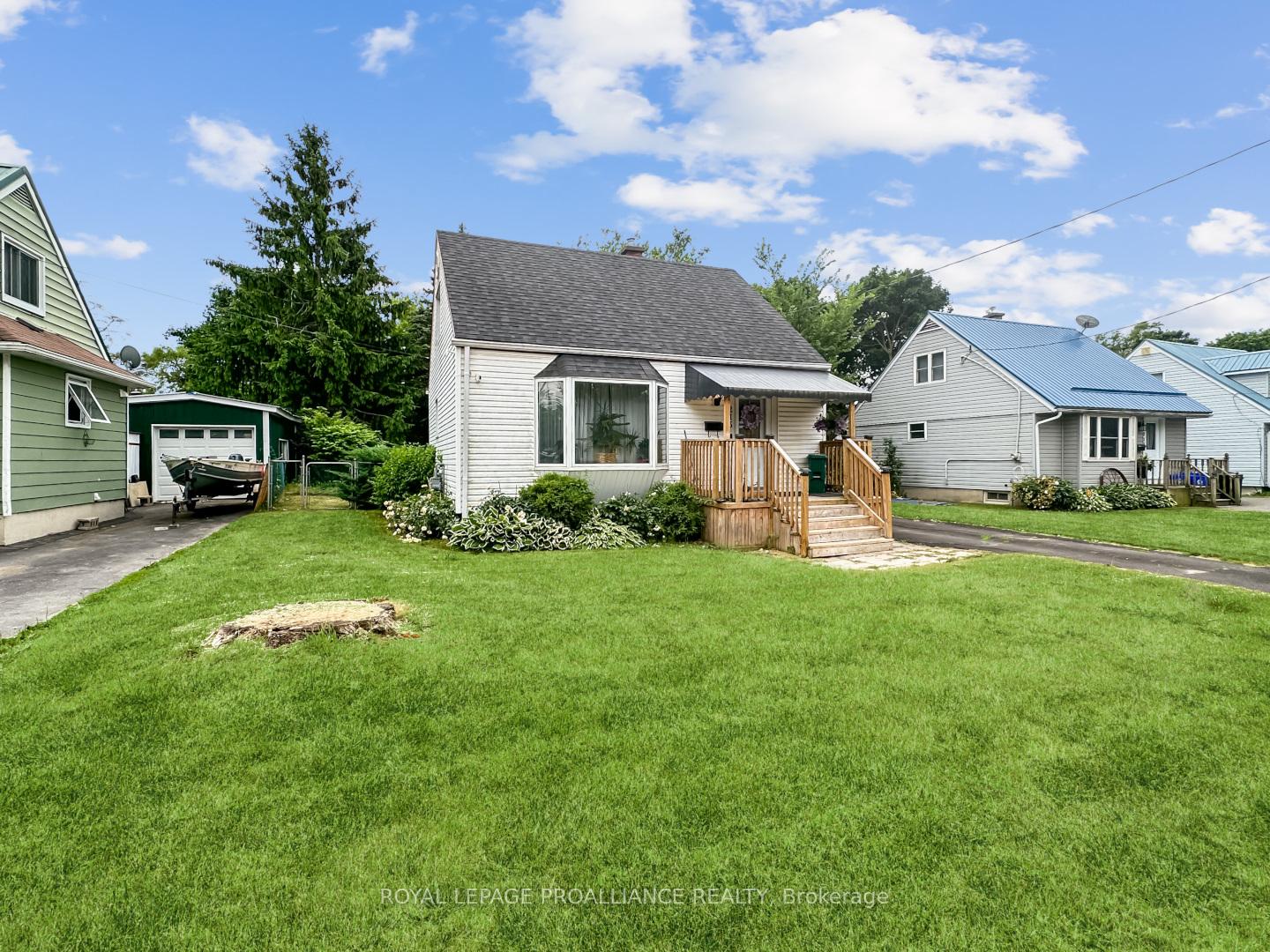 Photo 5 of 215 Pine Street, Belleville, Belleville Ward — HOMEH