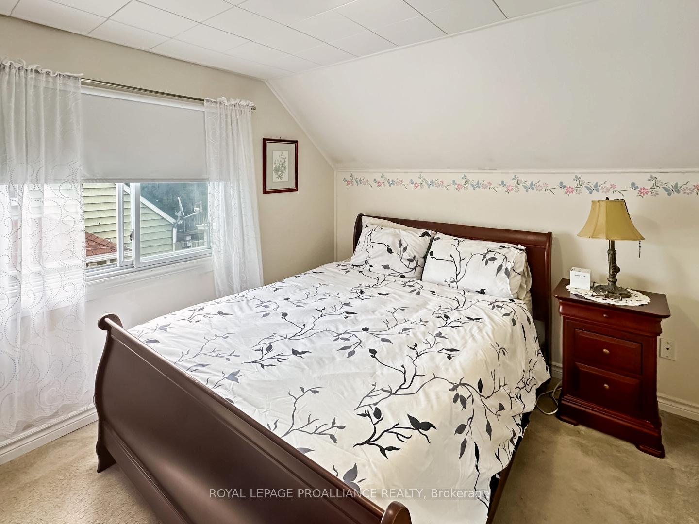 Photo 14 of 215 Pine Street, Belleville, Belleville Ward — HOMEH