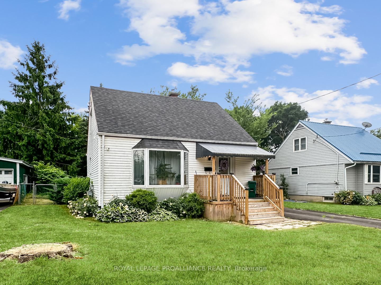 Photo 20 of 215 Pine Street, Belleville, Belleville Ward — HOMEH