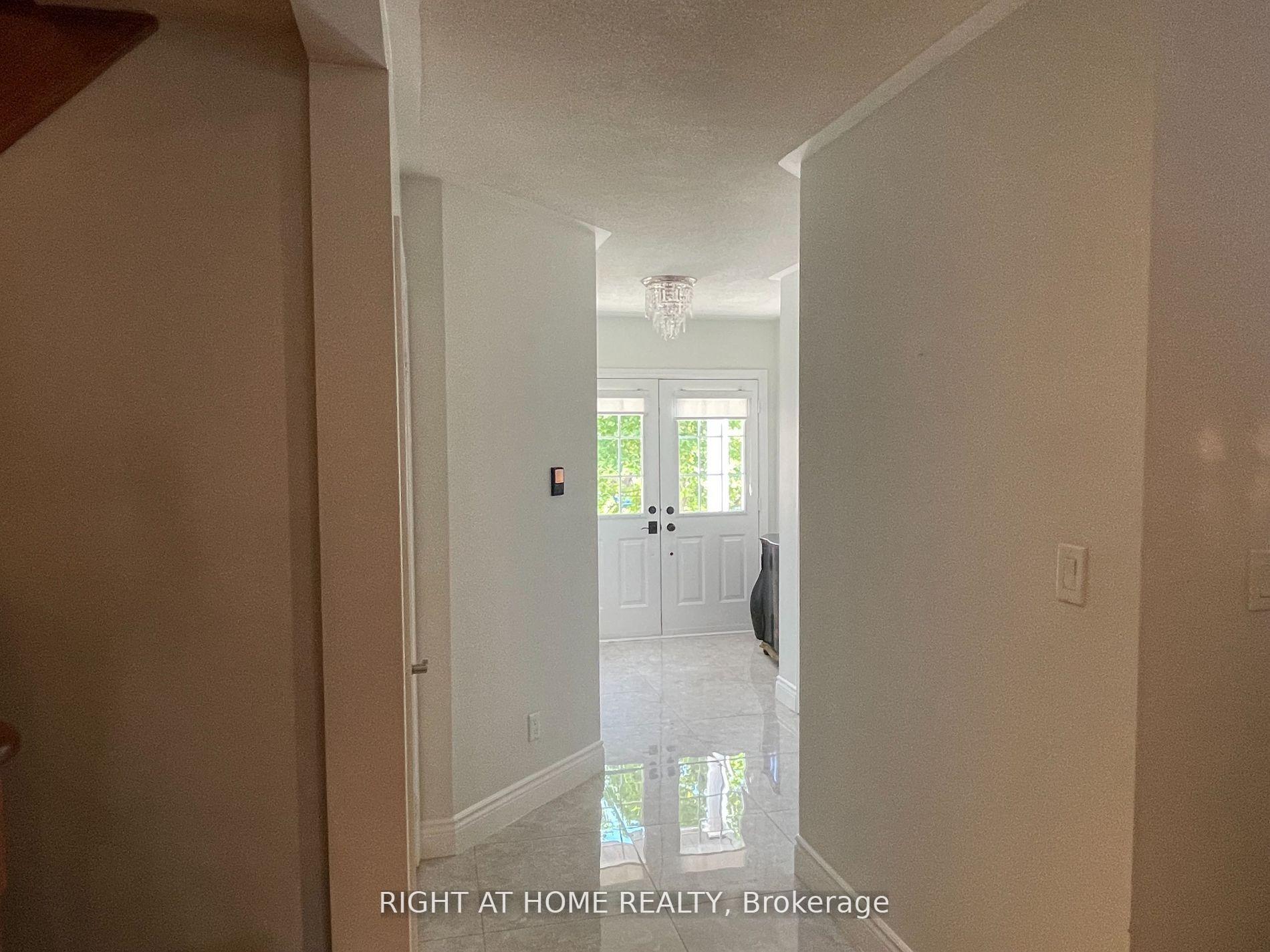 Photo 11 of 18 Archbury Circle, Caledon, Bolton East — HOMEH