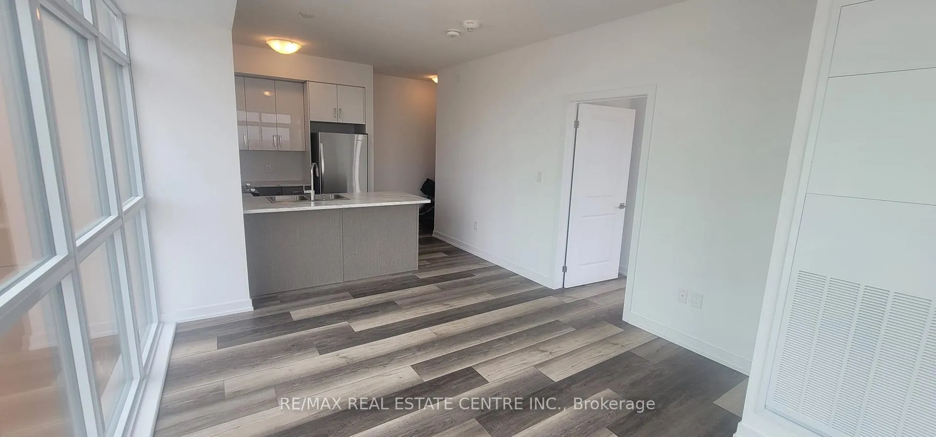 Photo 5 of Unit 805, 450 Dundas Street E, Hamilton, Waterdown — HOMEH