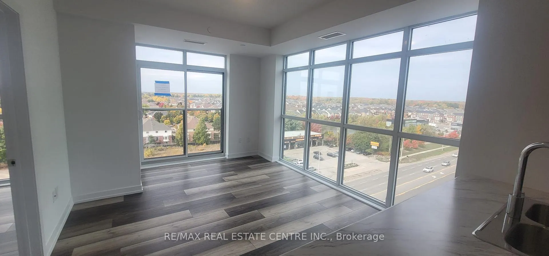 Photo 10 of Unit 805, 450 Dundas Street E, Hamilton, Waterdown — HOMEH