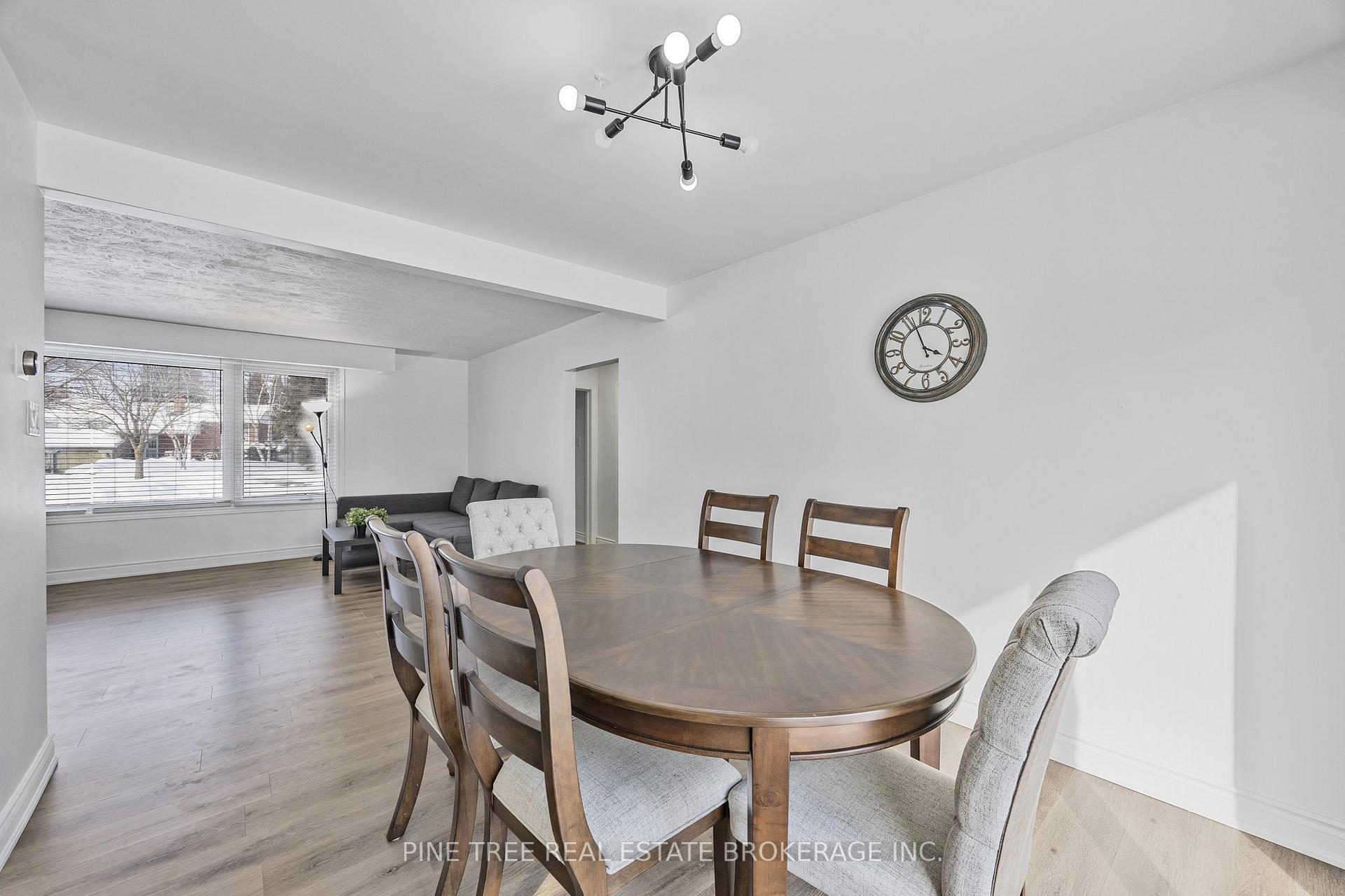 Photo 7 of 239 Warnica Road, Barrie, Innis-Shore — HOMEH