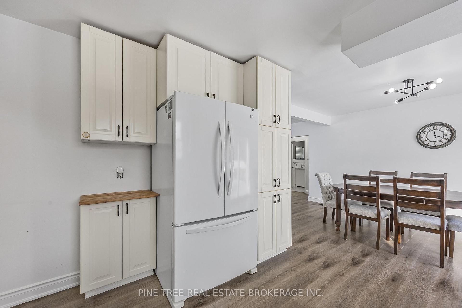 Photo 11 of 239 Warnica Road, Barrie, Innis-Shore — HOMEH