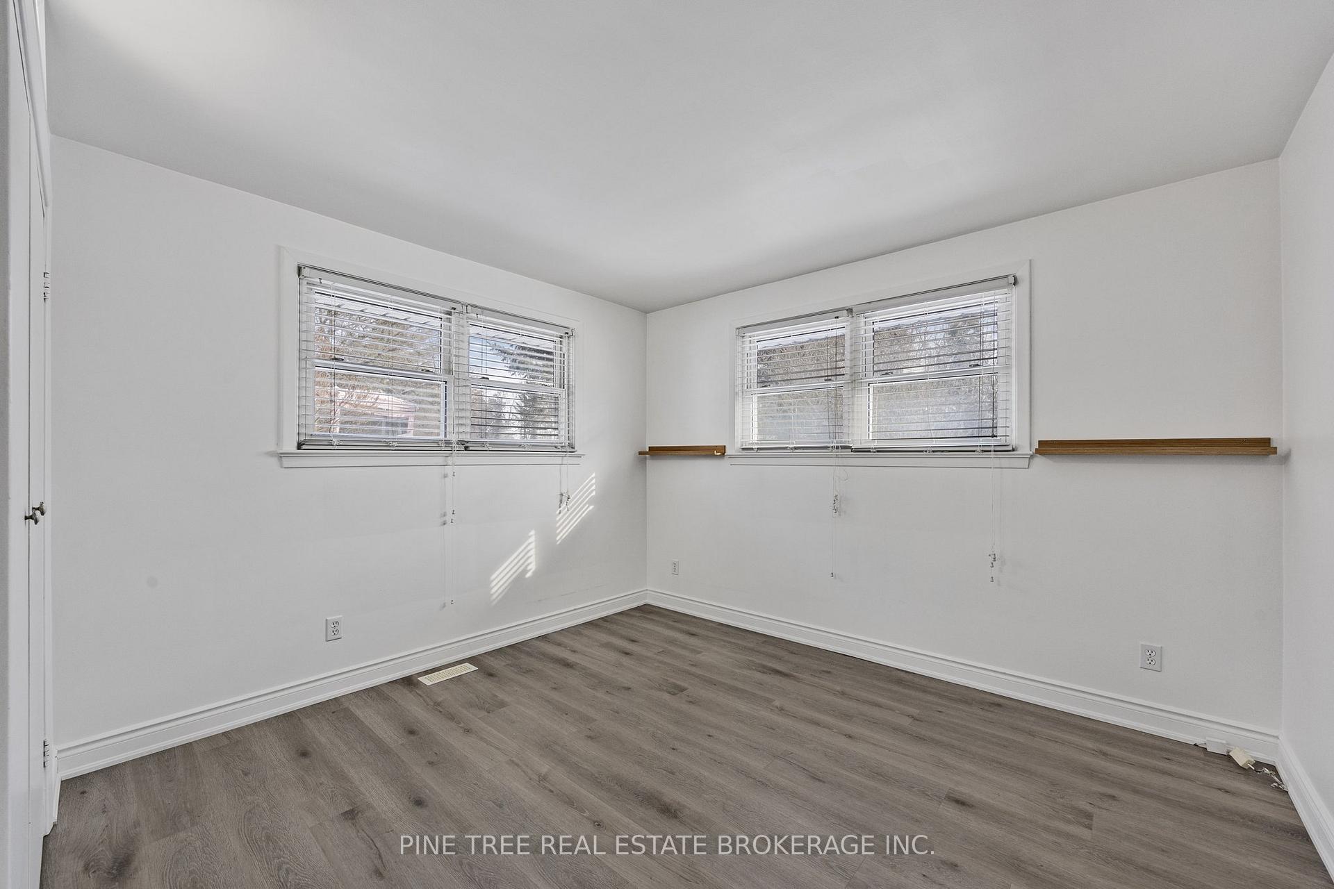 Photo 13 of 239 Warnica Road, Barrie, Innis-Shore — HOMEH
