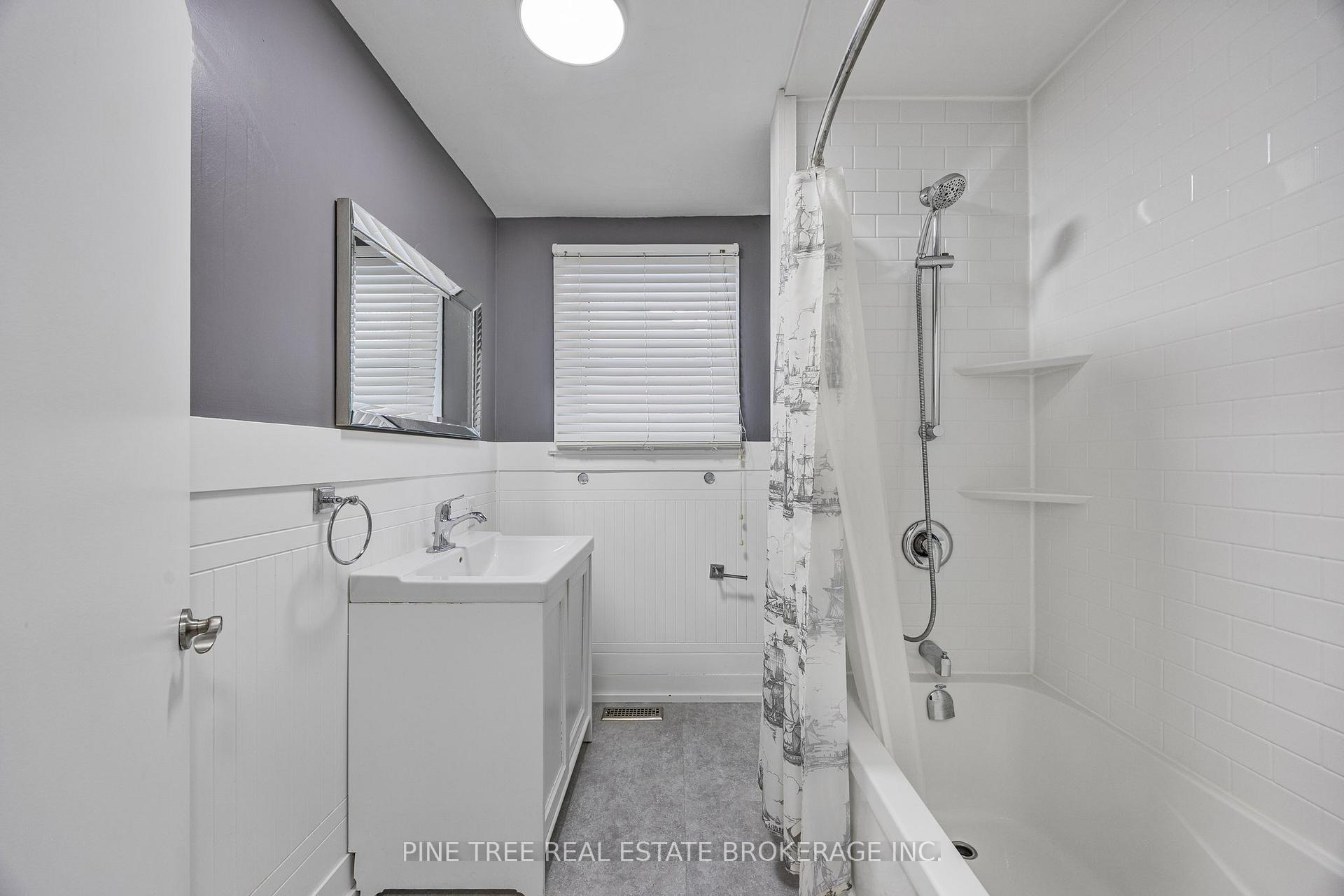 Photo 15 of 239 Warnica Road, Barrie, Innis-Shore — HOMEH