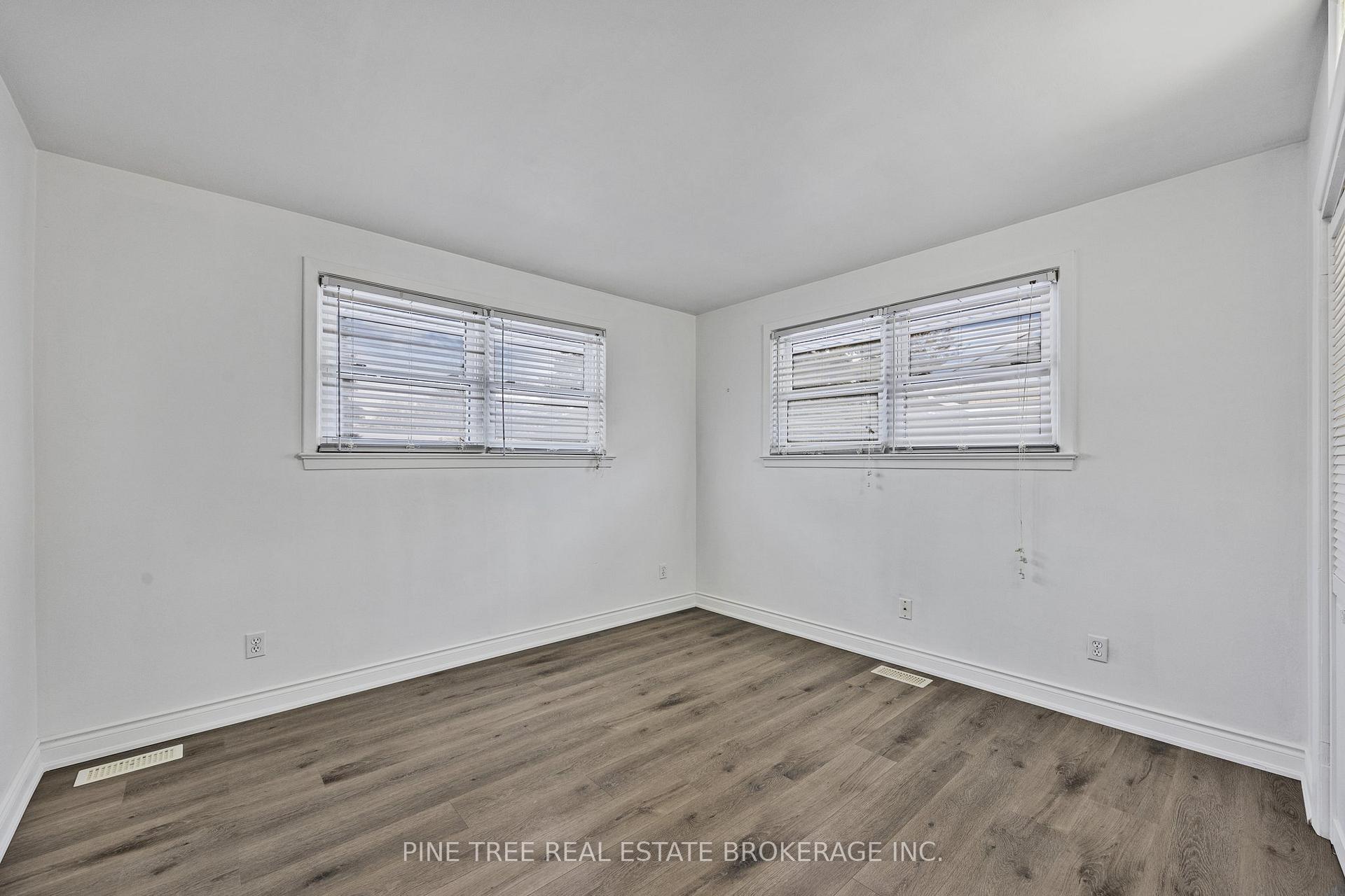 Photo 16 of 239 Warnica Road, Barrie, Innis-Shore — HOMEH
