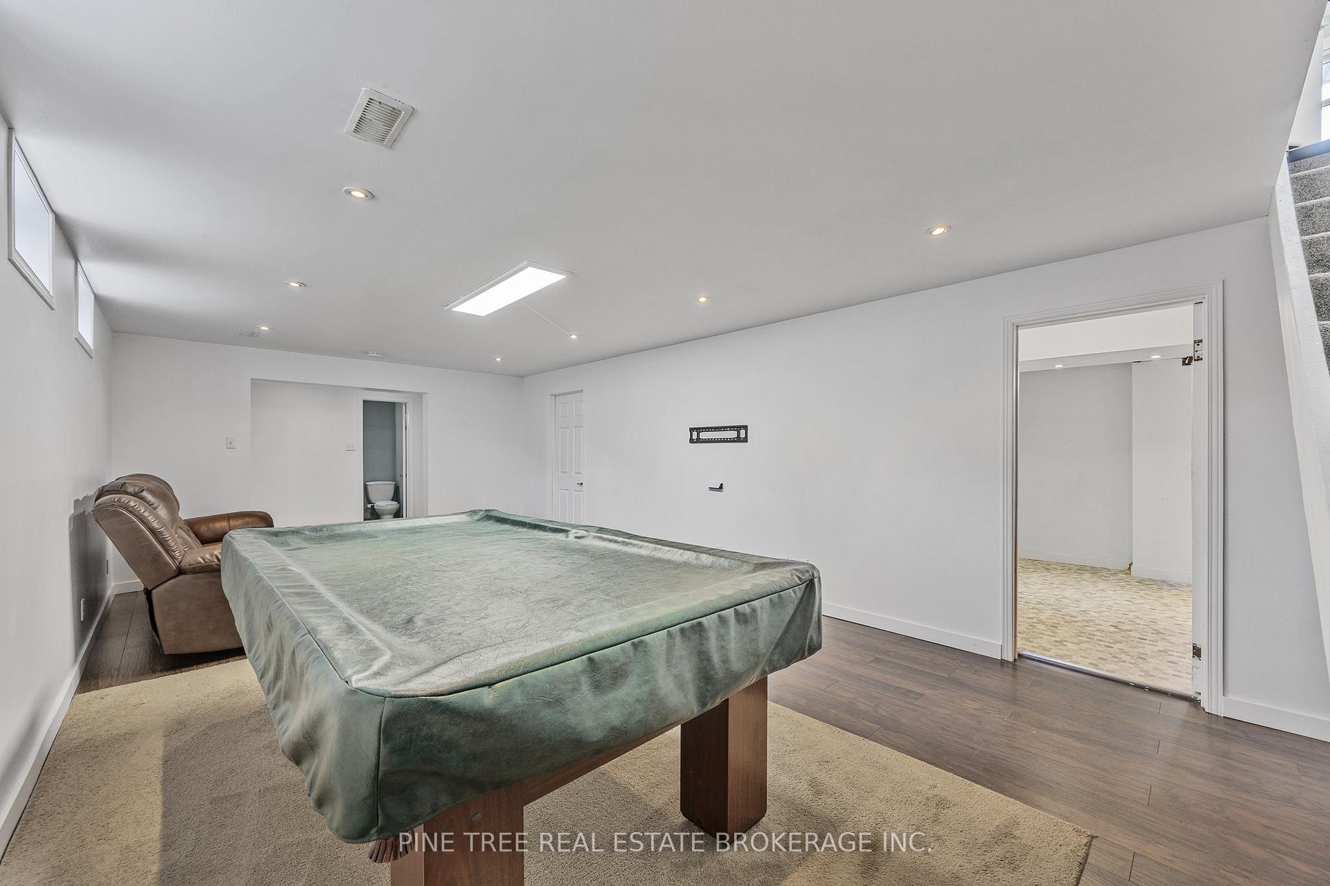 Photo 20 of 239 Warnica Road, Barrie, Innis-Shore — HOMEH