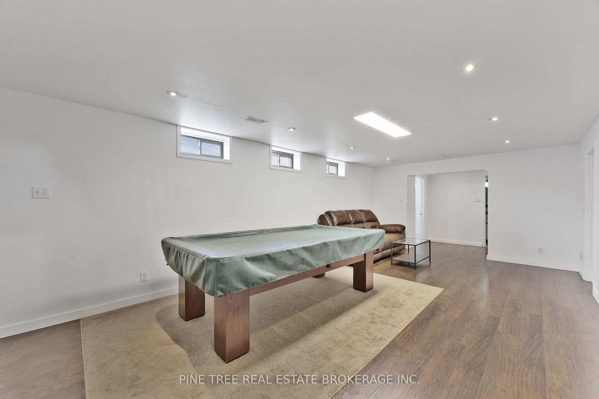 Photo 21 of 239 Warnica Road, Barrie, Innis-Shore — HOMEH