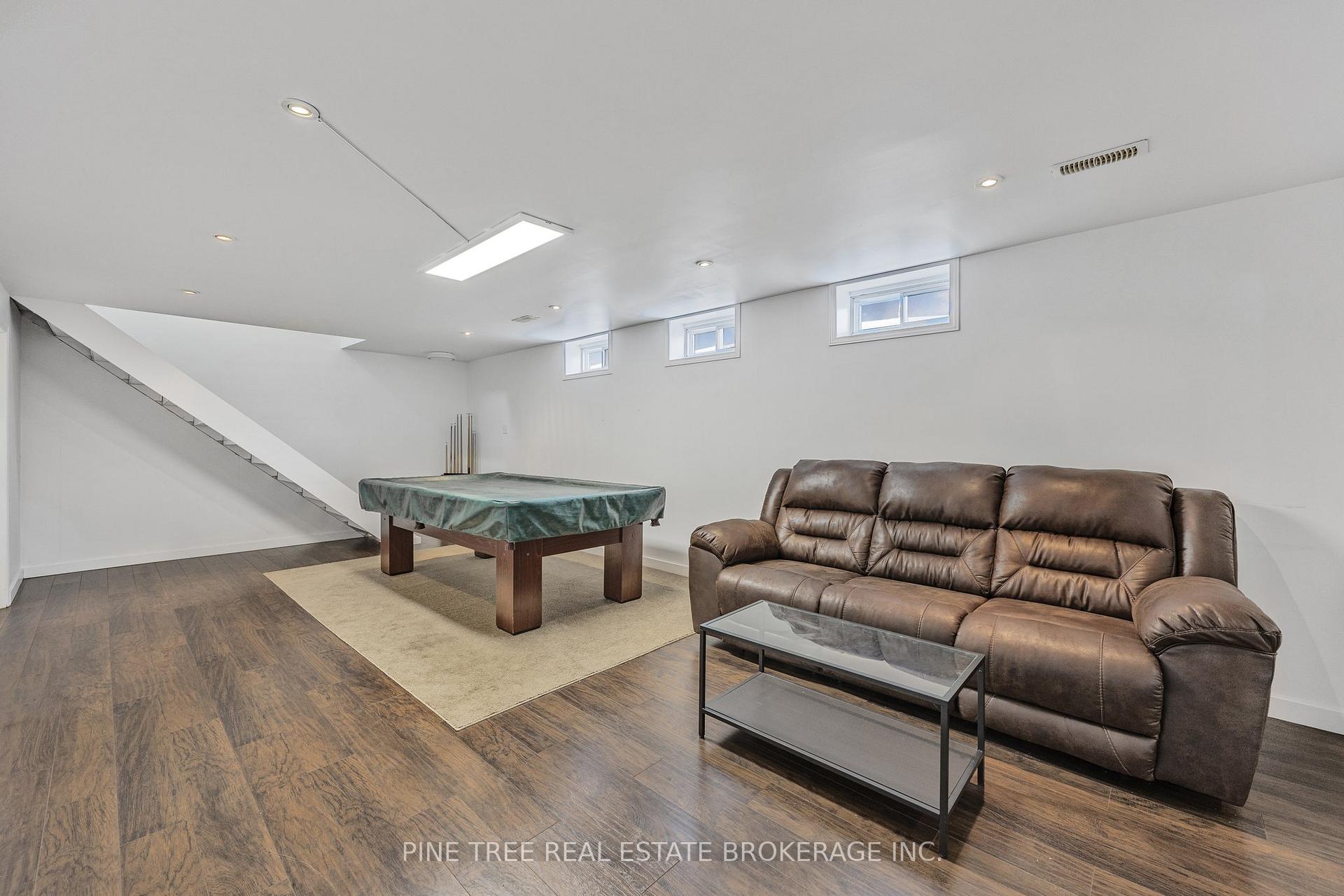 Photo 23 of 239 Warnica Road, Barrie, Innis-Shore — HOMEH