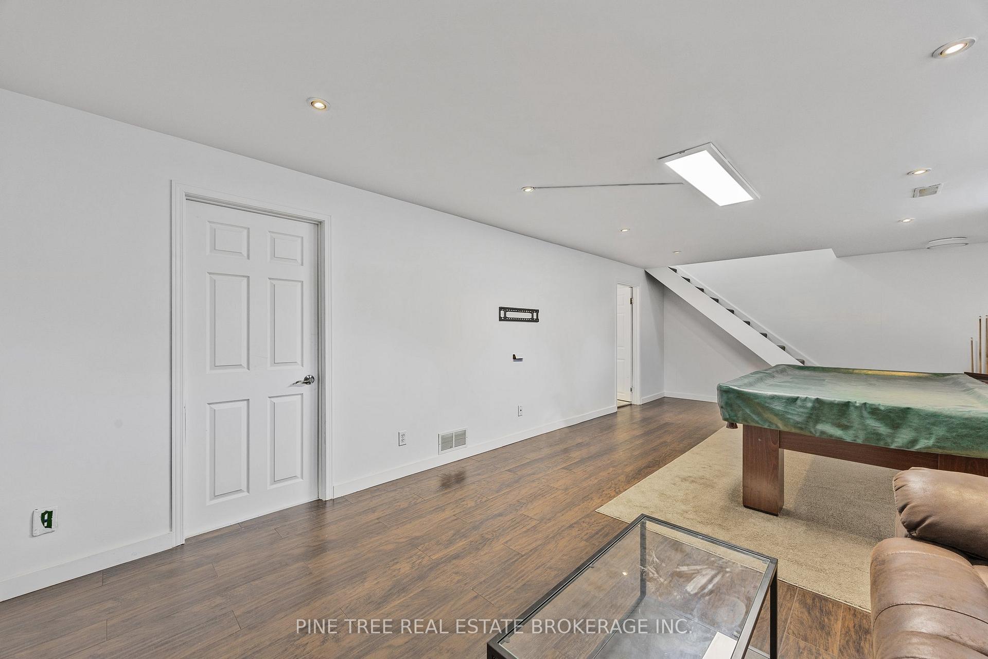 Photo 22 of 239 Warnica Road, Barrie, Innis-Shore — HOMEH