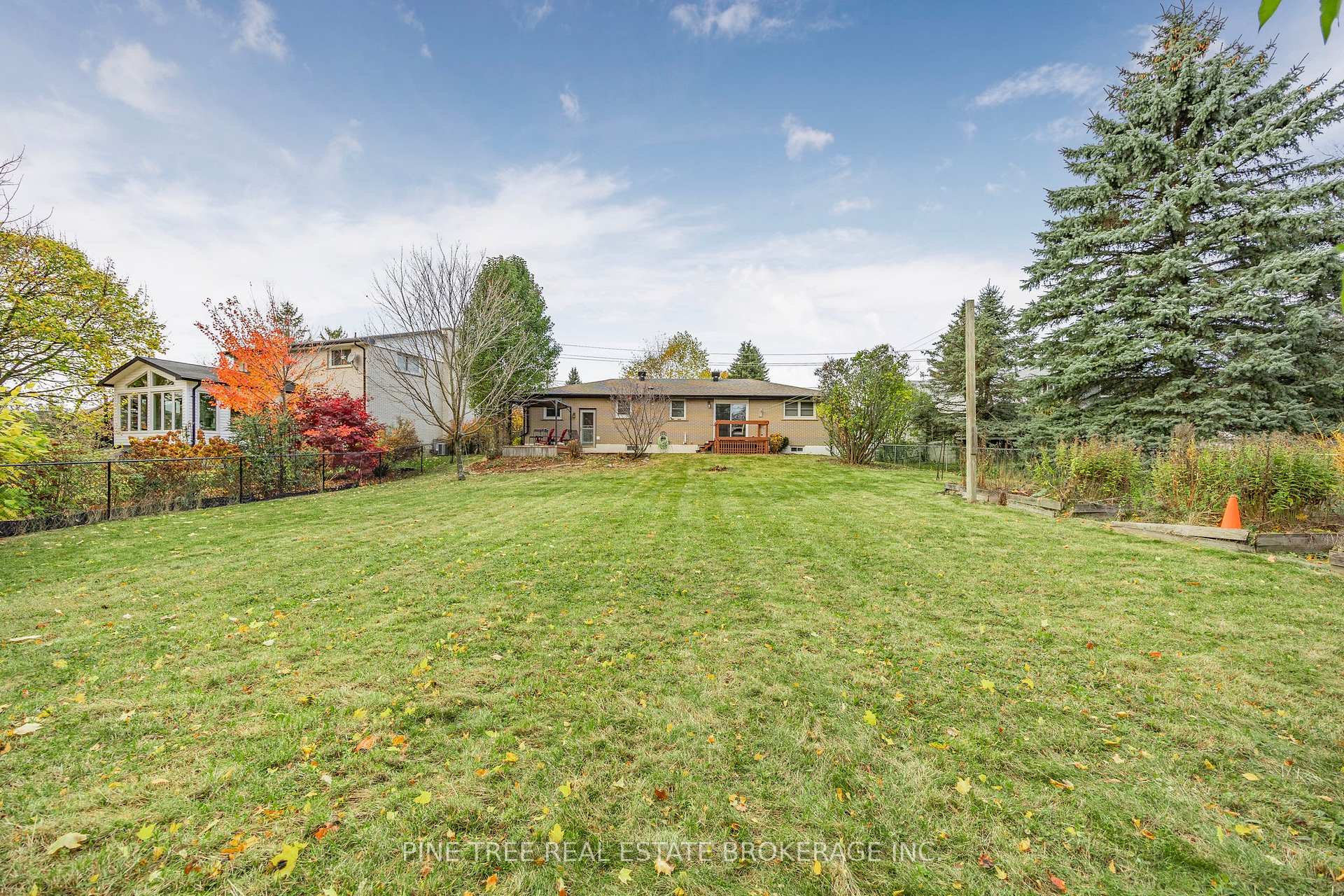 Photo 36 of 239 Warnica Road, Barrie, Innis-Shore — HOMEH