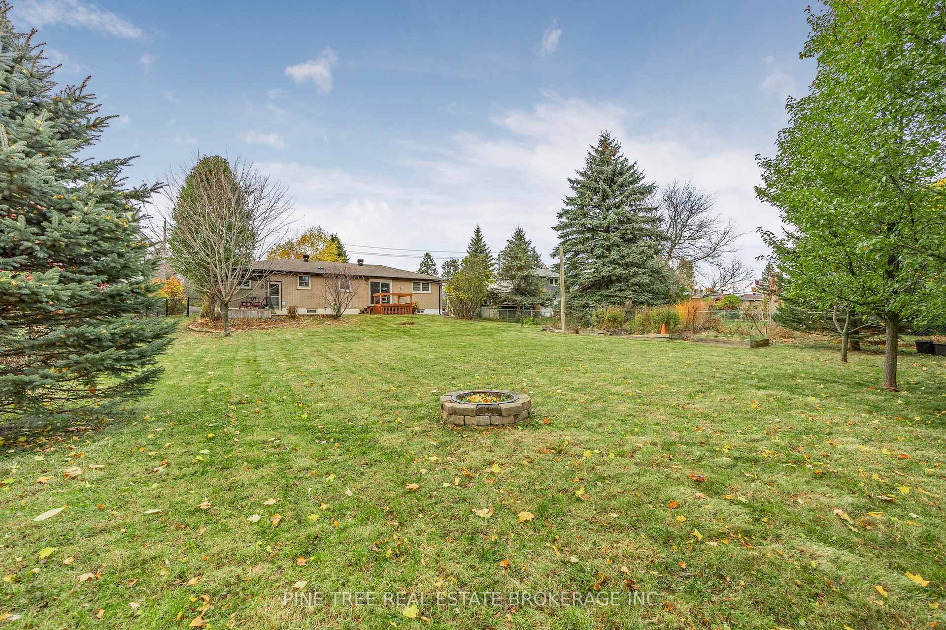 Photo 34 of 239 Warnica Road, Barrie, Innis-Shore — HOMEH