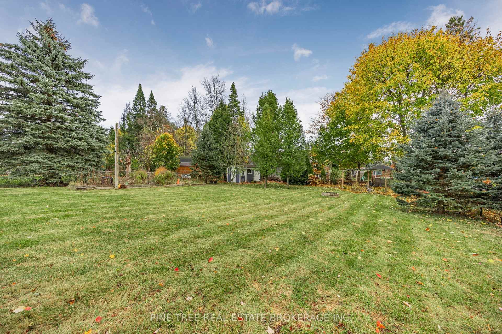 Photo 35 of 239 Warnica Road, Barrie, Innis-Shore — HOMEH