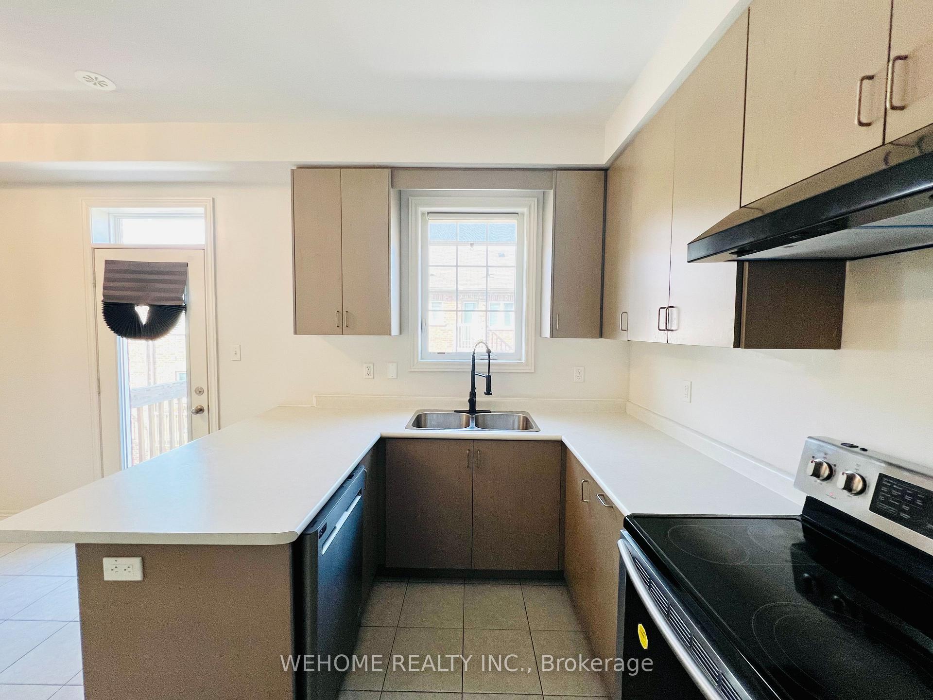 Photo 4 of 32 Fanny Grove Way, Markham, Greensborough — HOMEH