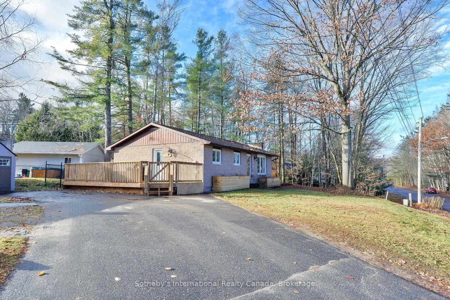 Photo 2 of 115 Segwun Boulevard, Gravenhurst, Muskoka (S) — HOMEH