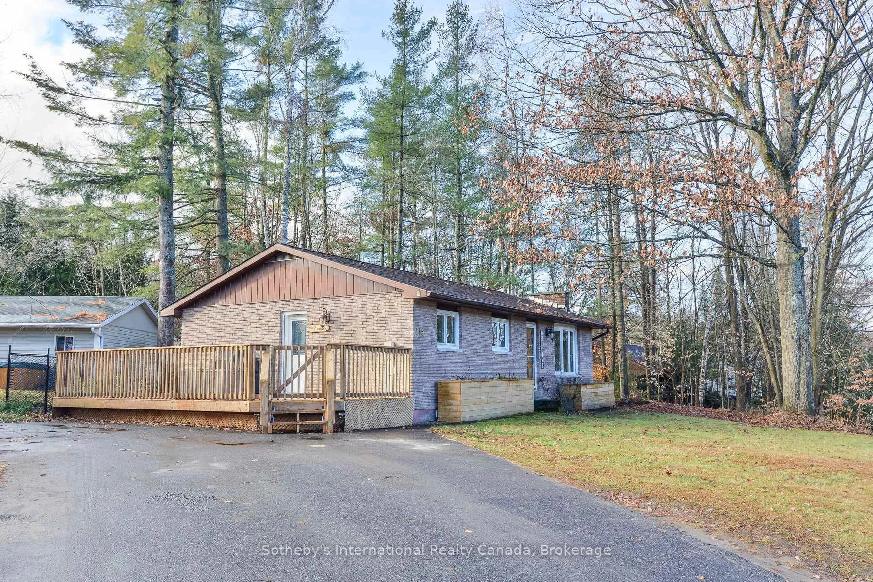 Photo 3 of 115 Segwun Boulevard, Gravenhurst, Muskoka (S) — HOMEH