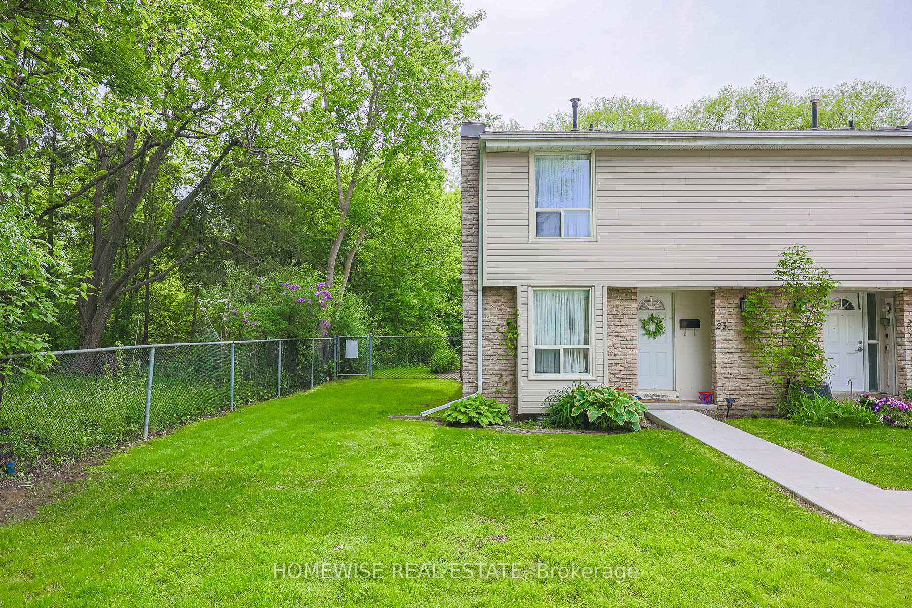 Front of Unit 35, 570 Waverly Street N