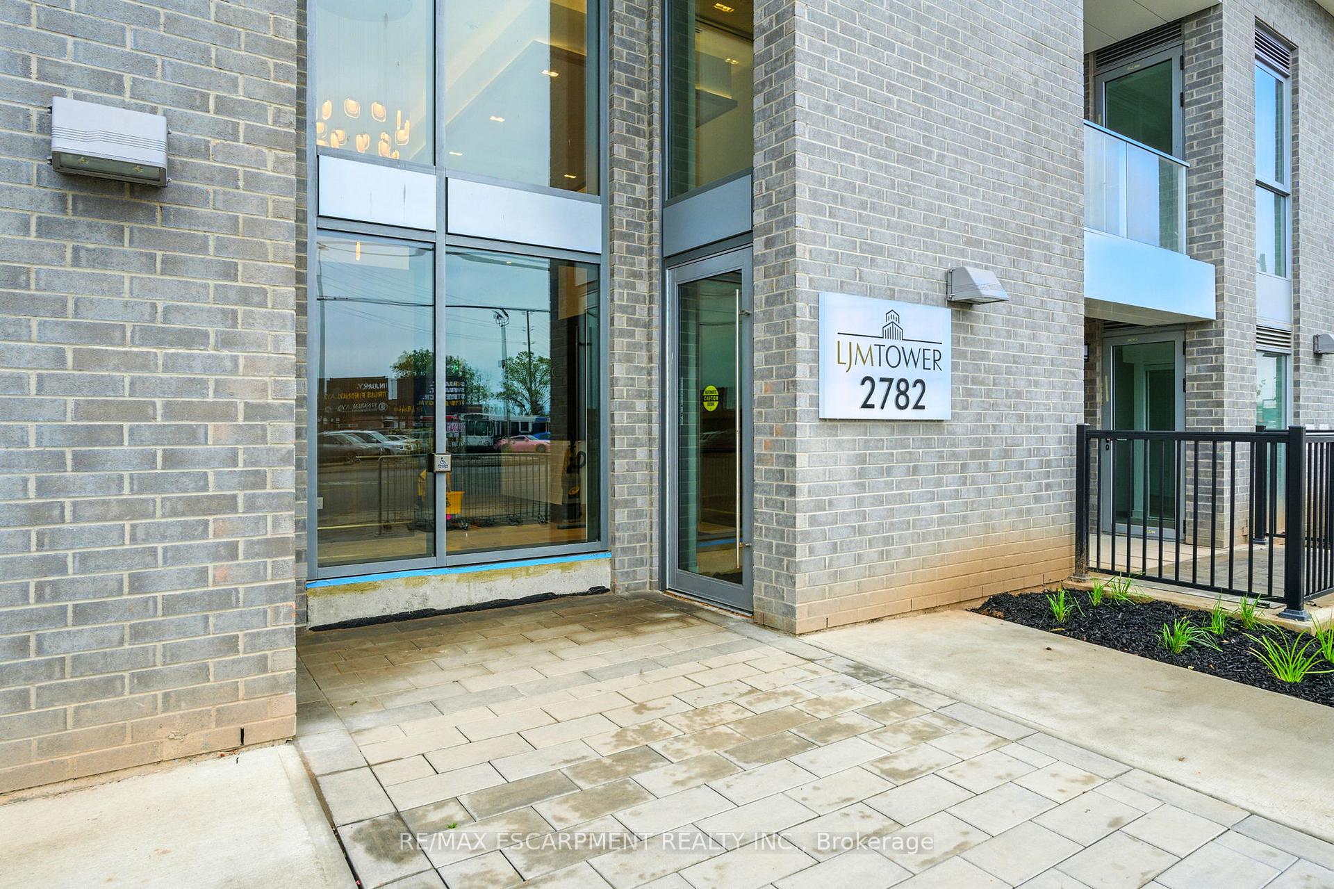 Photo 3 of Unit 1605, 2782 Barton Street E, Hamilton, Riverdale — HOMEH