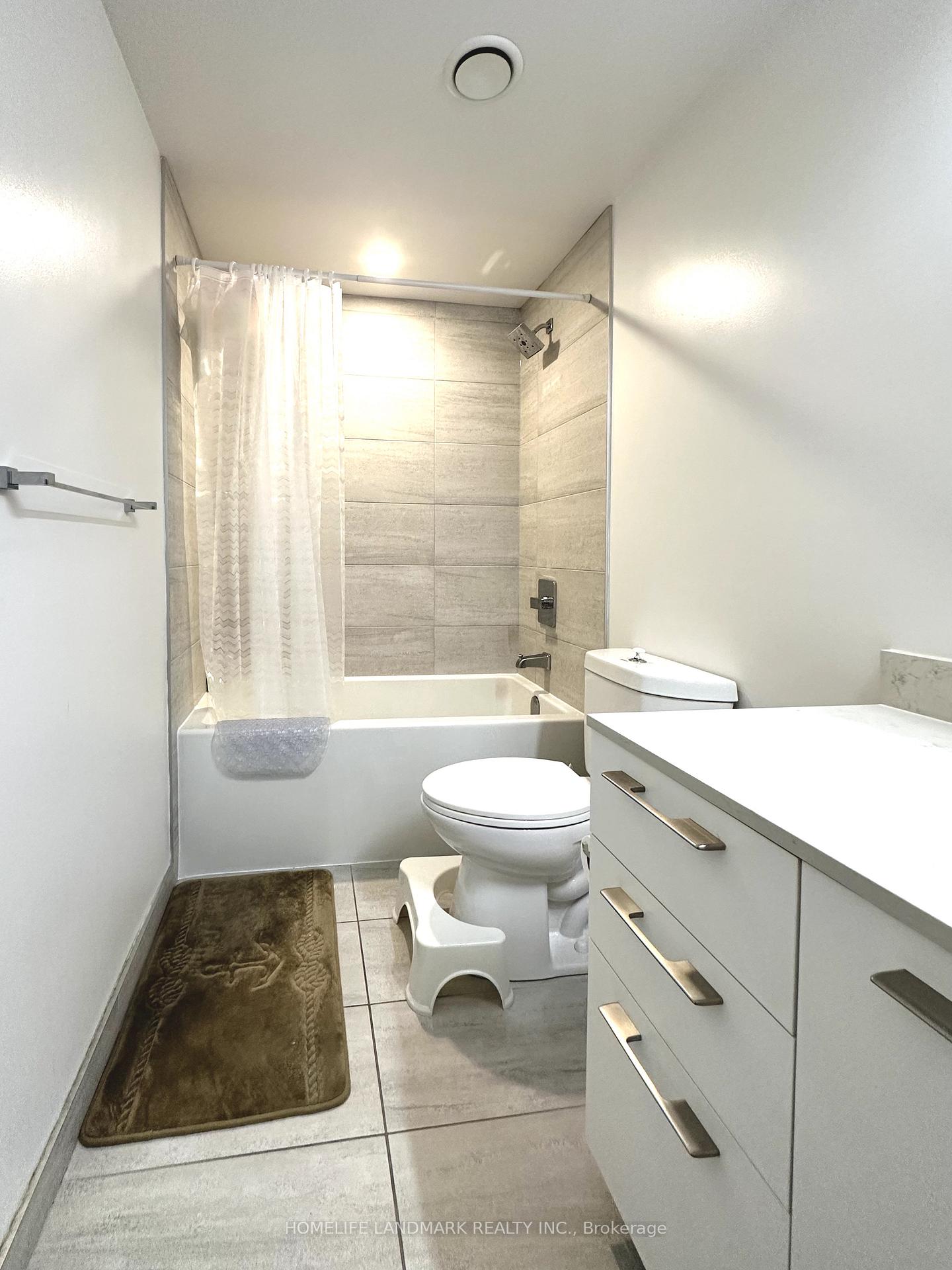 Photo 4 of Unit 1009, 18 Water Walk Drive, Markham, Unionville — HOMEH