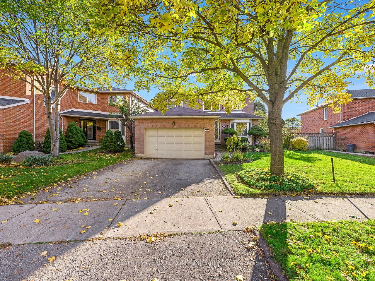 Photo 4 of 52 Keystone Drive, Brampton, Brampton South — HOMEH