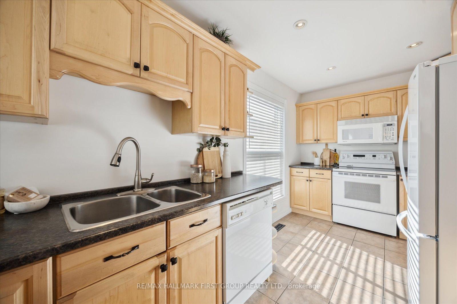Photo 8 of 67 Mandrake Street, Ajax, Central — HOMEH