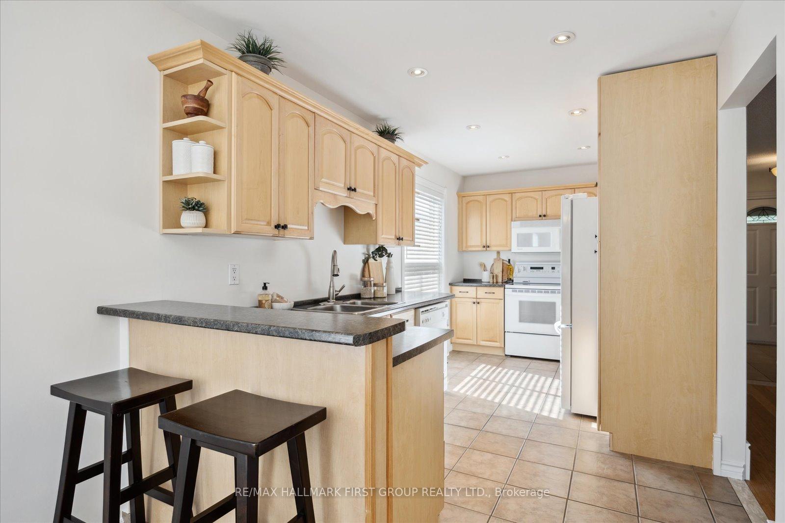 Photo 10 of 67 Mandrake Street, Ajax, Central — HOMEH