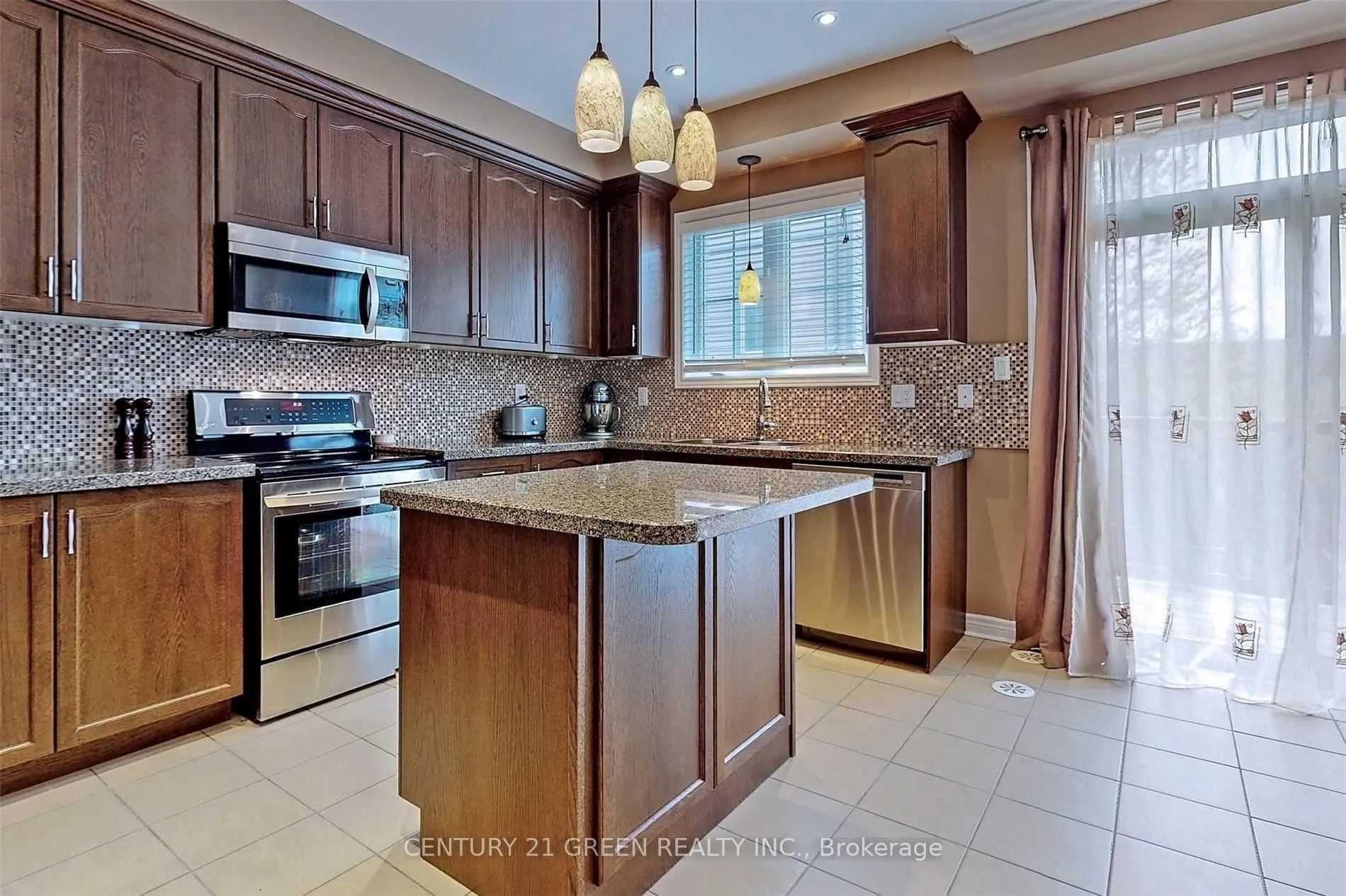 Photo 6 of 21 Cedar Lake Crescent, Brampton, Bram West — HOMEH