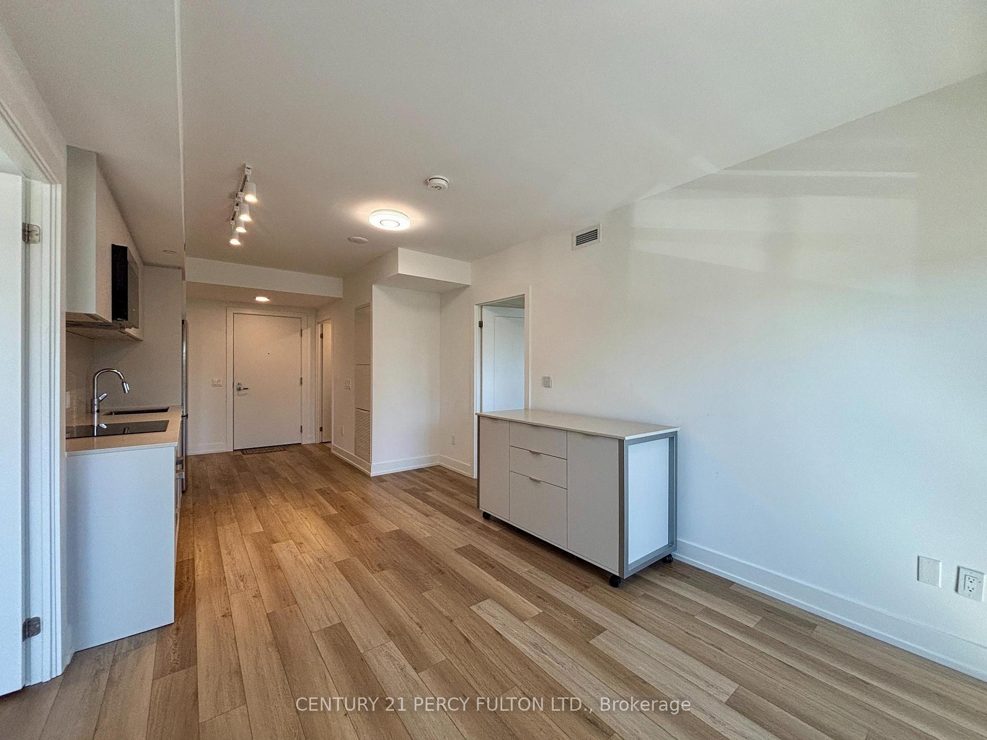 Photo 5 of Unit 611, 8 Cedarland Drive, Markham, Unionville — HOMEH