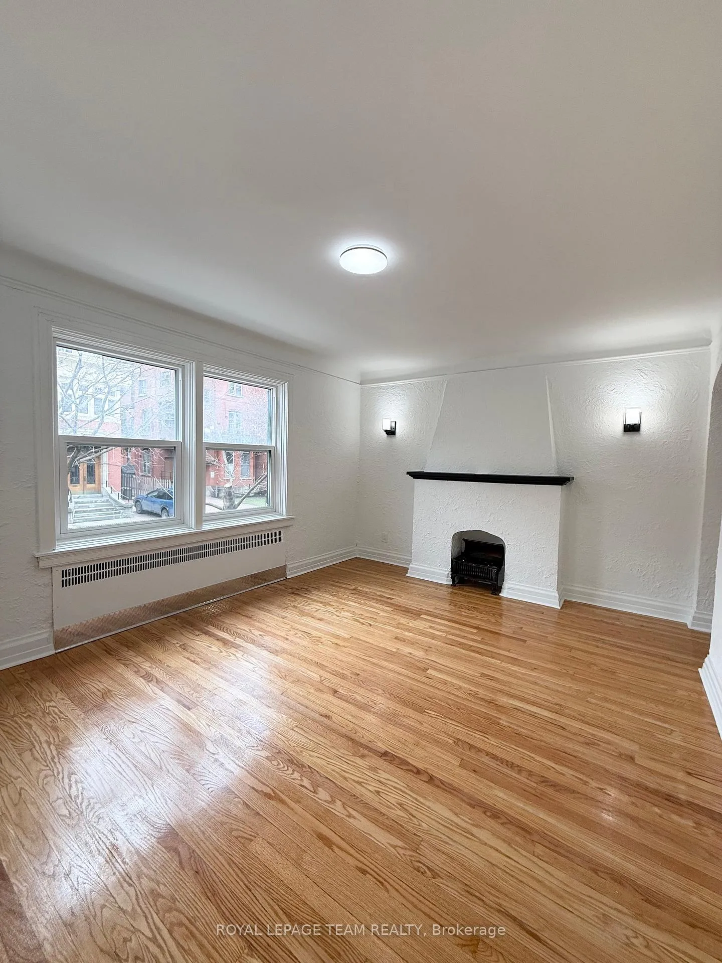 Photo 2 of Unit 2, 235 Cooper Street, Ottawa, Ottawa Centre — HOMEH