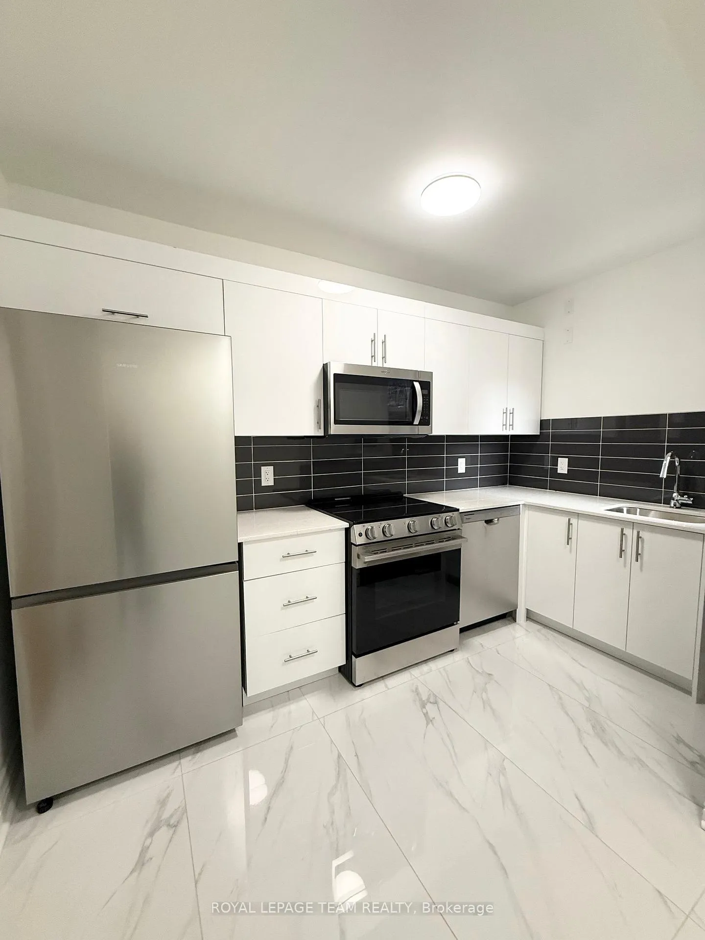 Photo 5 of Unit 2, 235 Cooper Street, Ottawa, Ottawa Centre — HOMEH