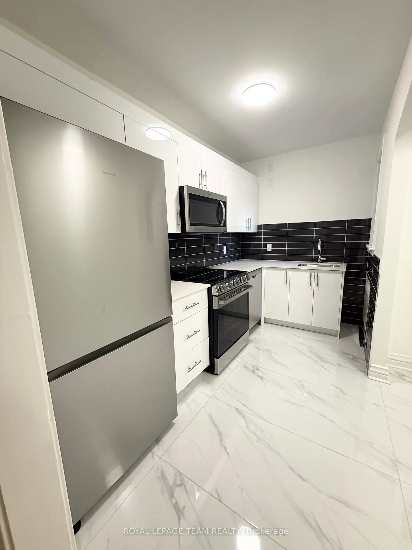 Photo 6 of Unit 2, 235 Cooper Street, Ottawa, Ottawa Centre — HOMEH
