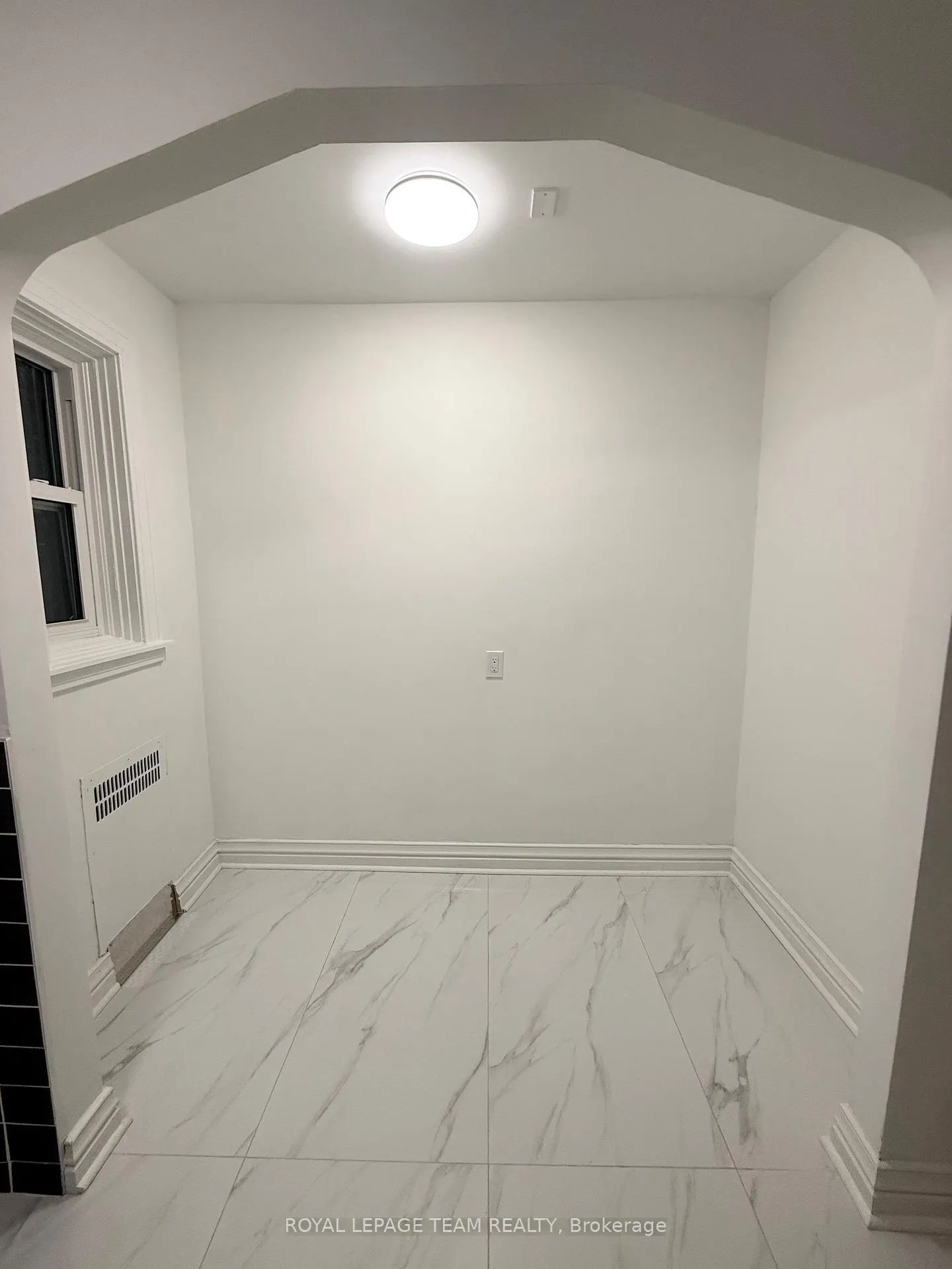 Photo 7 of Unit 2, 235 Cooper Street, Ottawa, Ottawa Centre — HOMEH
